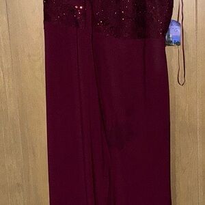 Sequined Bodice Gown Size 16 Women Maroon NWOT homecoming prom One Little Stain
